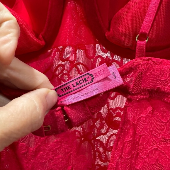 VICTORIA'S SECRET THE LACIE STRETCH BRIGHT
RED LACE LINGERIE TEDDY medium - Picture 8 of 9